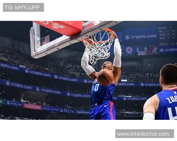 快船队与开拓者队上演激烈对决，巅峰之战点燃赛场